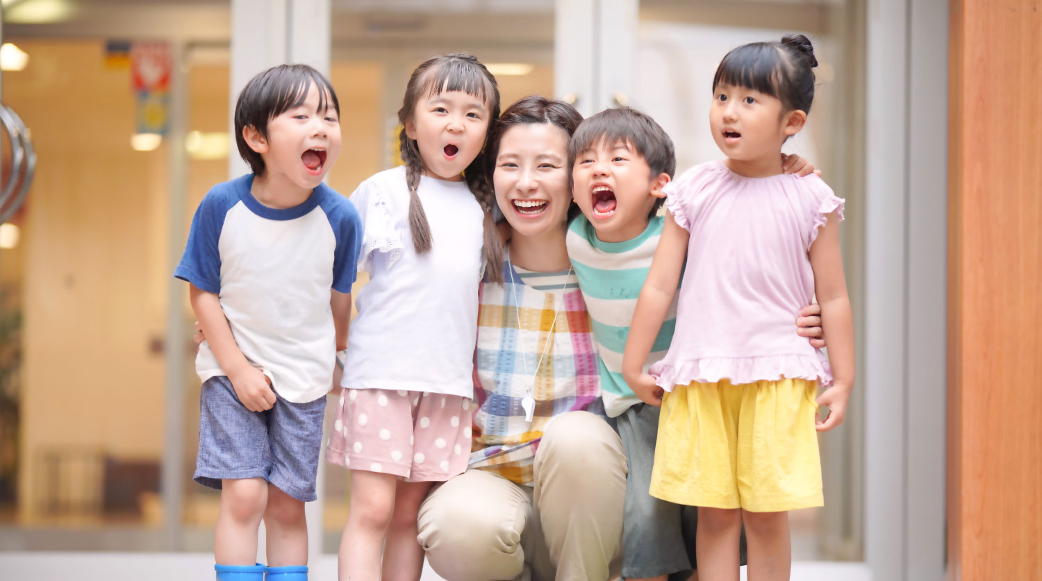 岡山市内で7カ所の保育事業所等を運営する社会福祉法人白ゆり会の求人サイト